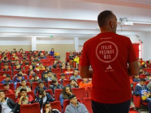 İyilik için koştu, öğrencilere örnek oldu