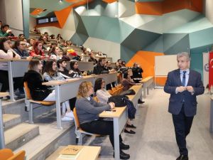 İzmir’de korona virüsü semineri: “53 bin kişi iyileştirildi, olağanüstü çaba gösteriliyor”