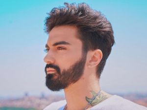 Şarkıcı Onur Elmas yeni projelerini anlattı