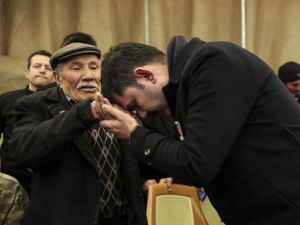 Bakan Kurum’u duygulandıran şehit babası