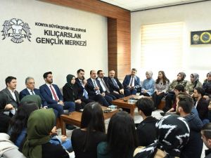 Bakan Kurum üniversiteli gençlerle buluştu