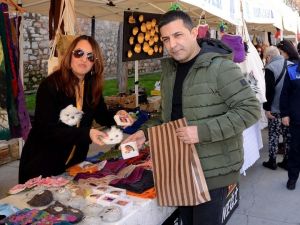 Kuşadası’nda kadınların göz nuru emekleri standları süsledi