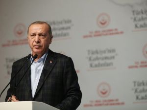 Cumhurbaşkanı Recep Tayyip Erdoğan, “Bölgemizde tarihi bir dönüşüm yaşanıyor. Türkiye bu sürecin merkezinde yer alan bir ülkedir. Mültecilere şuana kadar 40 milyar dolar düzeyinde bir destek sağladık. AB’den 3 milyar avro ge