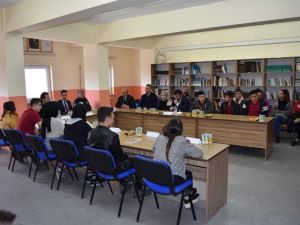 Aslanapa’da ’’Hem okuyoruz hem konuşuyoruz’’ isimli söyleşi  programı