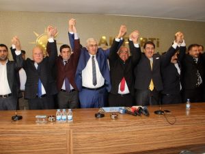 İyi Parti meclis üyeleri AK Parti’ye geçti