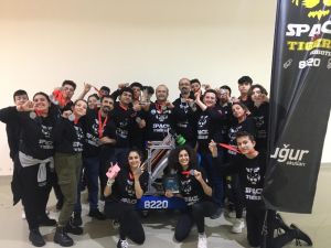 Uğur Okulları Mersin Kampüsü öğrencileri robotik takımıyla FRC Istanbul Regional’da ikinci oldu