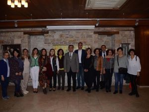 Kuşadası’nda kadına şiddete sanatla dur  dediler