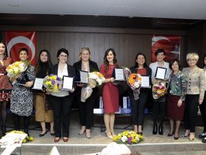 Sağlık kadının elinden geçiyor