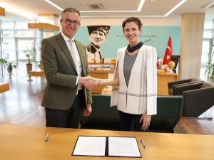 Gençlerin geleceğine imza attılar