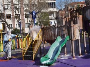 Yunusemre’de korona virüsüne karşı ilaçlama başladı