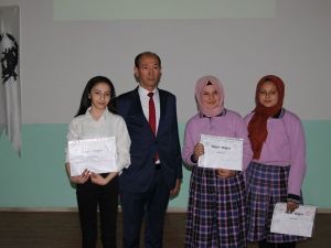 Öğrencilere başarı belgeleri protokol tarafından verildi