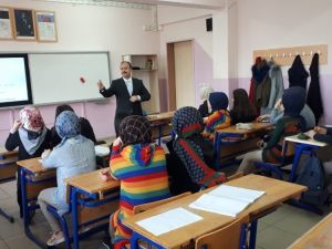 Öğrencilere meslek seçiminin önemi anlatıldı