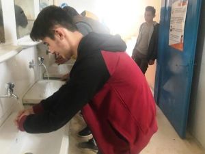 Lisede Korona virüs için "Suya Sabuna Daha Çok Dokunalım" etkinliği