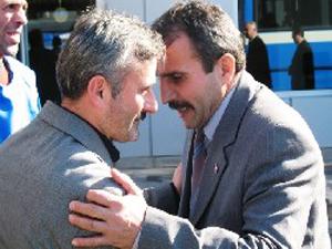 Ülkücüler, geleneksel selamlaşmayı askıya aldı