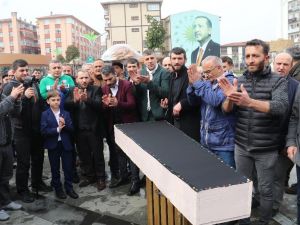 AK Parti’den DEVA Partisi’ne geçen partililer için gıyabi cenaze namazı kılmak istediler ama