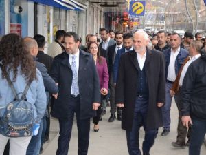 AK Parti heyeti esnafı ziyaret etti