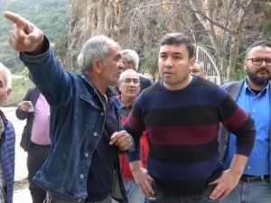 AK Parti Erdemli İlçe Başkanı Kaya, su taşkını yaşanan  bölgeyi inceledi