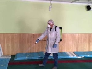 Köyde Korona virüsüne karşı dezenfektan çalışması