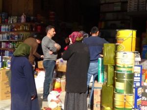 Yasak ve zam korkusu gıdacılar çarşısını hareketlendirdi