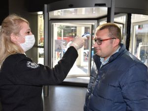 Hizmet binalarında ateş ölçer ve el dezenfaktanlı önlem