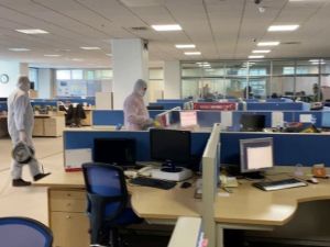 Hizmet sektörü plazalarda çalışmasını sürdürüyor