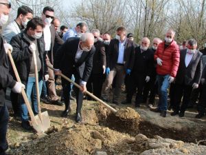 CHP Lideri Kılıçdaroğlu kız kardeşini son yolculuğuna uğurladı