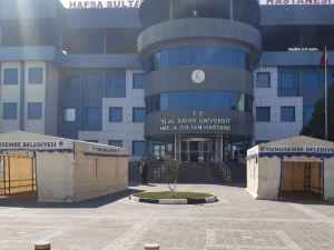 Hastaların ilk kontrolleri çadırlarda yapılıyor