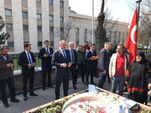 Bakan Gül, Muhsin Yazıcıoğlu’nu kabri başında andı
