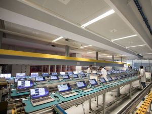 Teknoloji firmaları online mağazasında hizmete devam ediyor