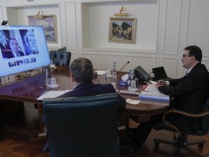 Enerji ve Tabii Kaynaklar Bakanı Dönmez sektör temsilcileriyle görüştü