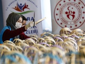 Gençlik merkezlerinde ’Korumalı maske’ üretimi