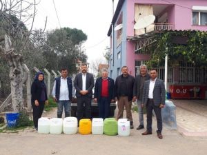 Salihli’de muhtarlara temizlik ve dezenfektan desteği