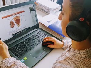 Eğitimler online devam ediyor