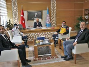 Kütahya BİLSEM yüz koruyucu siper üretimine başladı