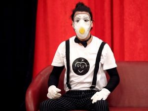 Çiğli’de korona virüs tedbirleri pandomimle anlatıldı