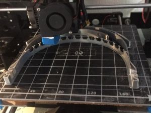 Çeşmeli öğretmenler, sağlık çalışanları için siperlik üretti