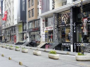 Merter ve Laleli tekstil piyasası sessizliğe büründü