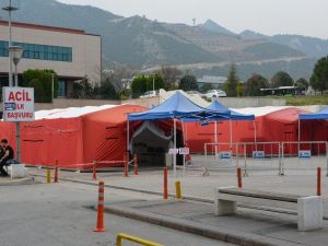 Pamukkale Üniversitesi Hastanesinin bahçesine sahra hastanesi kuruldu