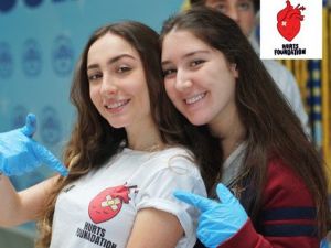 Öğrenciler kurdukları kulüple ailelere yardım kolileri hazırladı