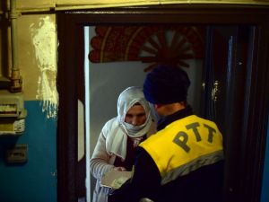 İstanbul’da sosyal yardım ödemeleri evlere dağıtılmaya başlandı