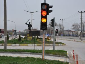 Trafik ışıklarında uyarı