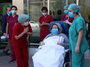 80 ve 89 yaşlarındaki çift korona virüsü yendi