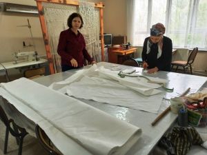 Sarıgöl’de üzüm üreticilerine koruyucu maske yapıldı