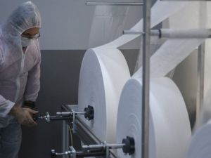 Sağlık çalışanları için günde 10 bin adet tek kullanımlık önlük üretilecek