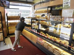 Ekmeklerini evinde yapan vatandaşlar maya satışlarını artırdı