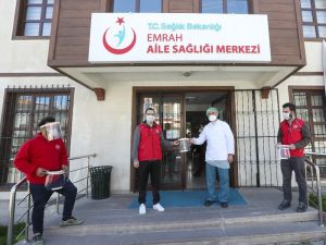 Gençlik Merkezlerinde ‘koruyucu maske’ üretimi devam ediyor