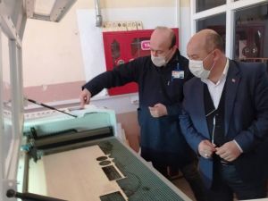 Kütahya’da yüz koruyucu siperlikli maske üretiliyor