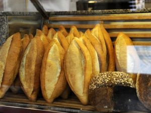 Fazladan alınan ekmek, 2-3 günde tüketilemez hale geliyor