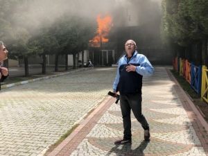 Beylikdüzü’nde uzun namlulu silahlı bir kişi, buz pisti olarak kullandığı iş yerini ateşe verdi. Daha sonra havaya ateş açan şahıs, iş yerinin haksız yere kendisinden elinden alındığını öne sürerek ekiplerin yangına müdahale