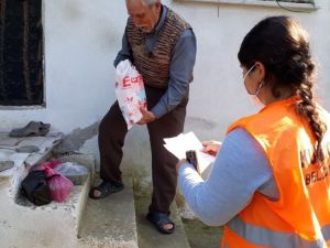 Kuyucaklı yaşlı çift kampanyaya bağışta bulundu